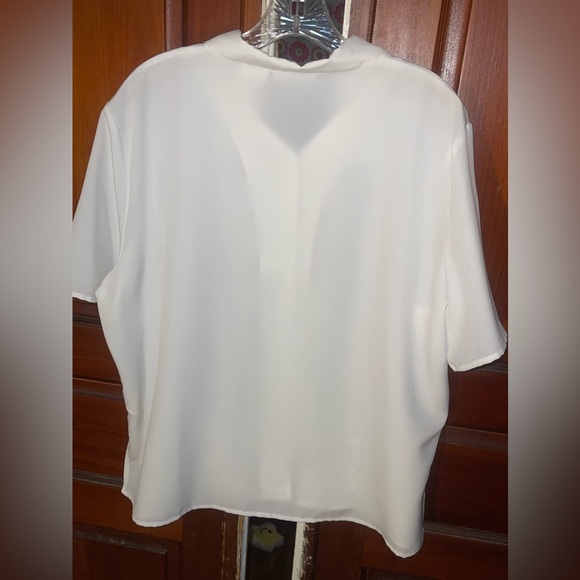 Christie & Jill Brand White with Embroidered Collar Blouse.  Size 18 - Picture 6 of 6